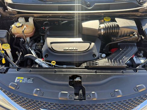 Used 2017 Chrysler Pacifica Limited w/ Advanced Safetytec Group image 34