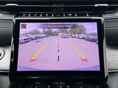 Used 2023 Jeep Grand Cherokee Overland AWD/4WD image 15