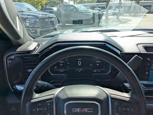Used 2025 GMC Sierra 1500 SLT AWD/4WD image 29