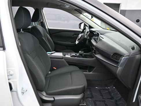 Used 2024 Nissan Rogue S image 35