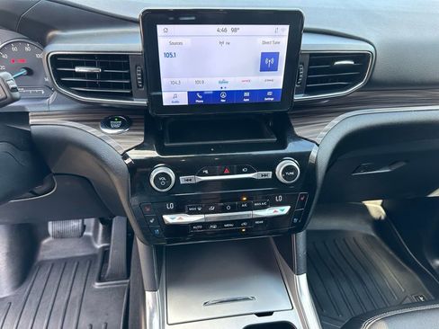 Used 2021 Ford Explorer Limited w/ Class III Trailer Tow Package AWD/4WD image 28