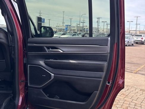 Used 2024 Jeep Wagoneer Series II image 28