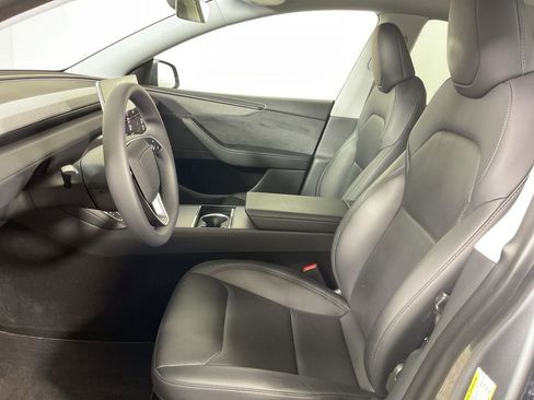 Used 2026 Tesla Model Y Long Range image 2