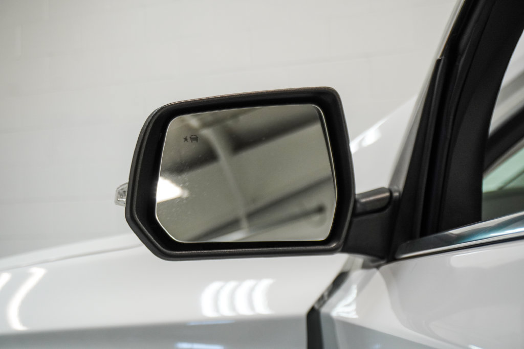 Used 2021 Chevrolet Traverse LT FWD image 41