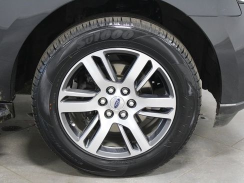 Used 2022 Ford Expedition Max Limited image 12