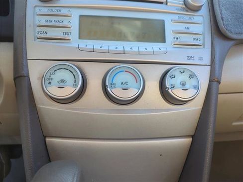 Used 2007 Toyota Camry LE image 18