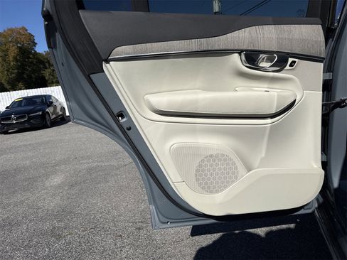 Used 2023 Volvo XC90 B6 Plus w/ Protection Package Premier image 38