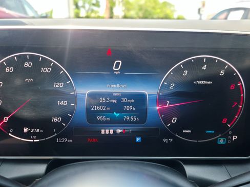 Used 2024 Mercedes-Benz GLC 300 4MATIC image 10