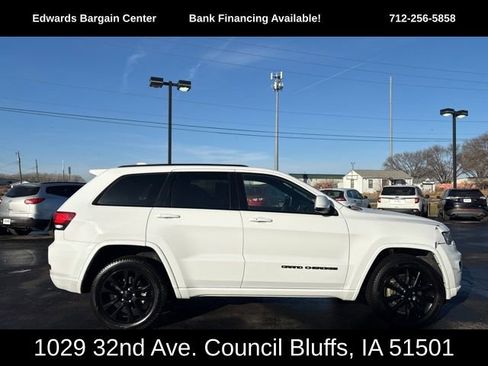 Used 2021 Jeep Grand Cherokee Laredo X image 1