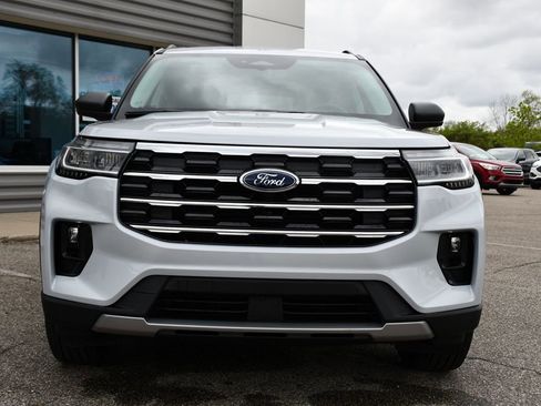Used 2026 Ford Explorer Active w/ Active Comfort Package AWD/4WD image 7