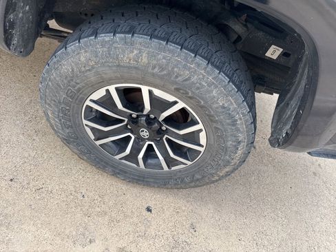 Used 2021 Toyota Tacoma TRD Sport w/ TRD Premium Sport Package image 7