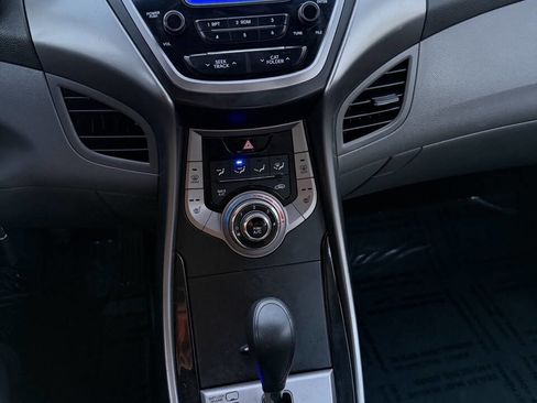 Used 2013 Hyundai Elantra GLS w/ Preferred Pkg image 16