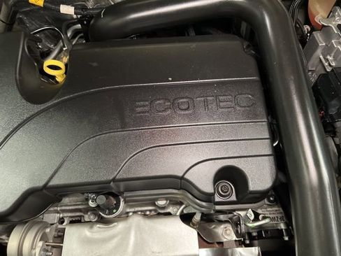 Used 2023 Chevrolet Equinox LS image 18