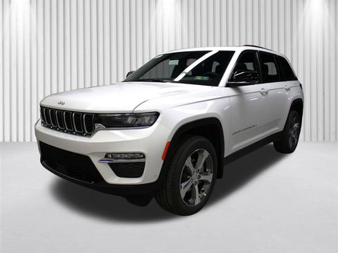 New 2025 Jeep Grand Cherokee Limited w/ Luxury Tech Group II image 8