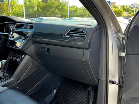 Used 2021 Volkswagen Tiguan SEL Premium R-Line image 16