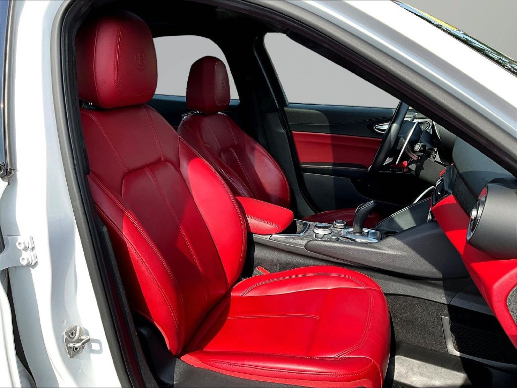 Used 2020 Alfa Romeo Giulia AWD w/ Cold Weather Package image 30