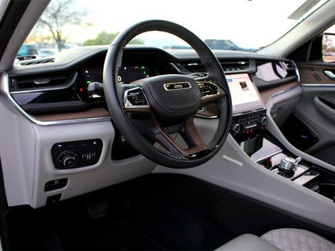 Used 2022 Jeep Grand Cherokee Summit w/ Advanced Protech Group IV image 8