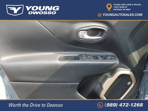 Used 2016 Jeep Renegade 75th Anniversary FWD image 19