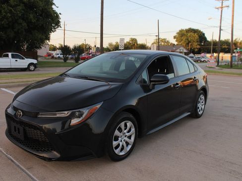 Used 2022 Toyota Corolla LE FWD image 4