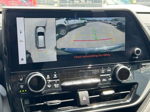 Used 2024 Toyota Highlander Platinum image 39