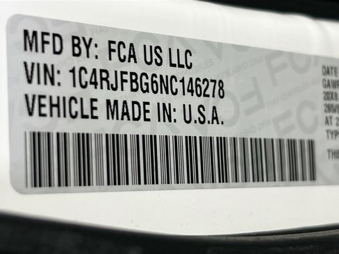 Used 2022 Jeep Grand Cherokee Limited image 32