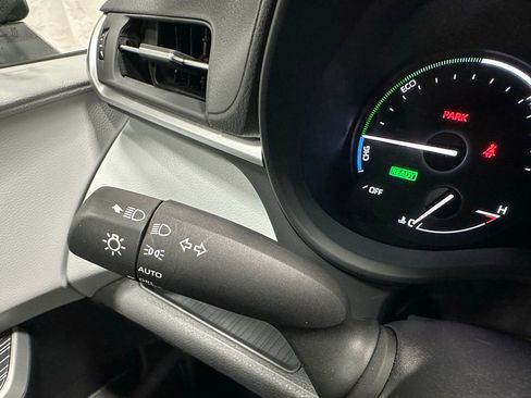 Used 2025 Toyota Sienna LE image 21