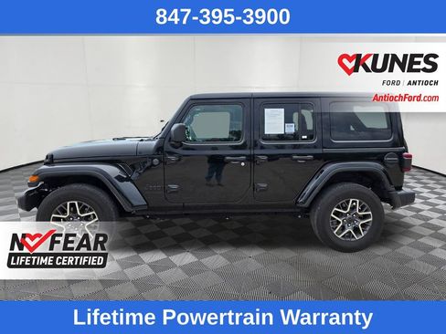 Used 2025 Jeep Wrangler Unlimited Sahara AWD/4WD image 4