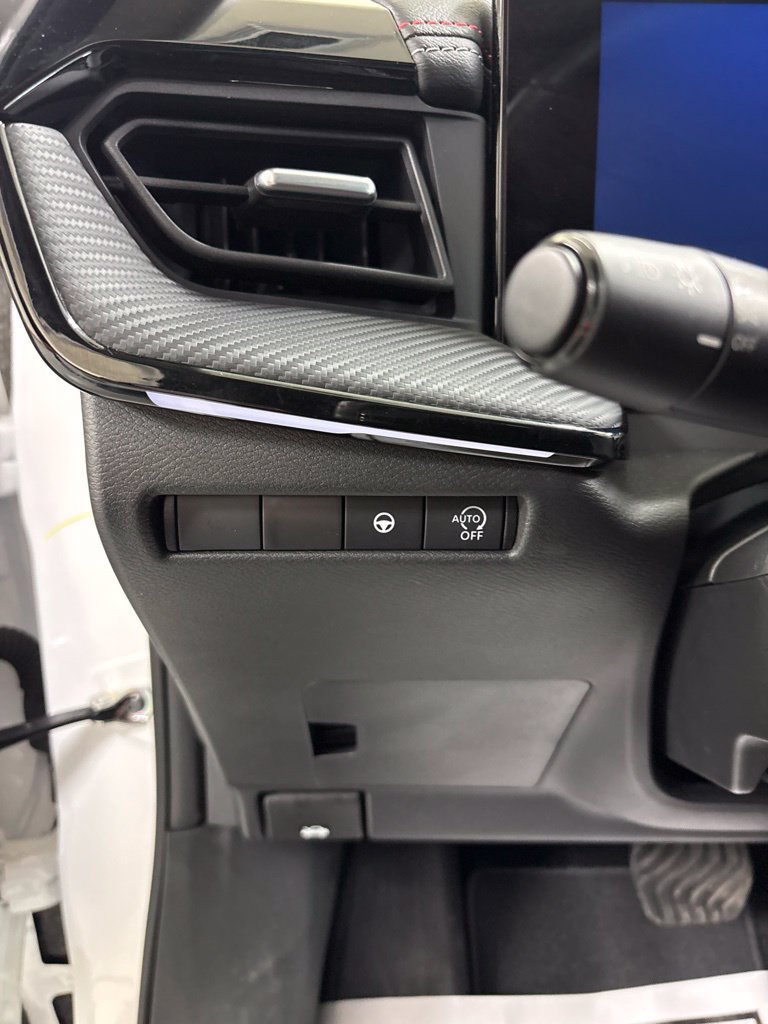 Used 2025 Nissan Kicks SR FWD image 10