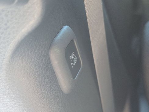 Used 2025 Toyota Sienna LE w/ LE Plus Package image 33