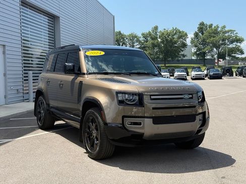 Certified 2024 Land Rover Defender 110 X-Dynamic SE AWD/4WD image 6
