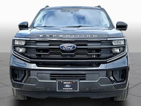 Certified 2025 Ford Expedition Active RWD image 4