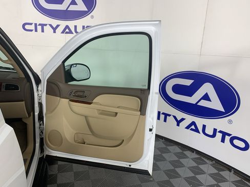 Used 2014 Chevrolet Tahoe LTZ RWD image 39