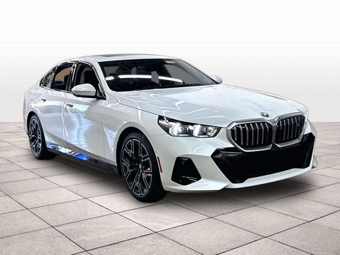Used 2026 BMW i5 eDrive40 w/ M Sport Package RWD image 2