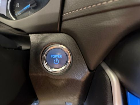 Used 2022 Toyota RAV4 XLE w/ Convenience Package AWD/4WD image 12