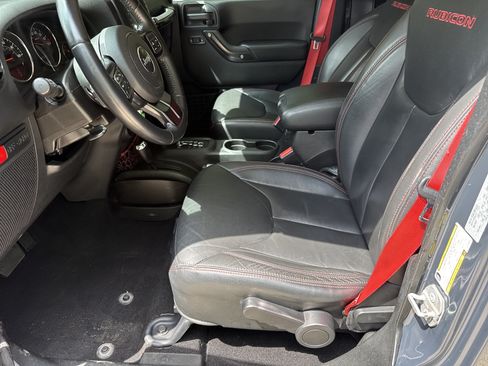 Used 2017 Jeep Wrangler Unlimited Rubicon AWD/4WD image 9