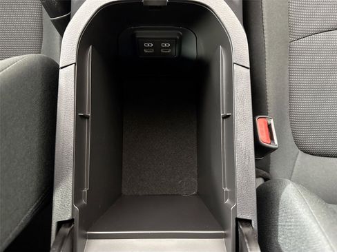 Certified 2025 Toyota RAV4 LE FWD image 29
