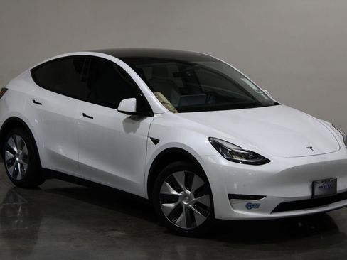 Used 2021 Tesla Model Y Long Range image 2