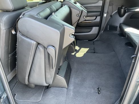 Used 2020 Chevrolet Suburban LT w/ Luxury Package AWD/4WD image 41