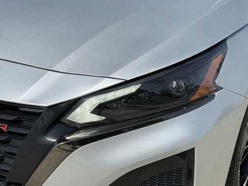 Used 2024 Nissan Altima 2.5 SR image 11