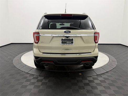 Used 2018 Ford Explorer XLT w/ Equipment Group 202A image 6