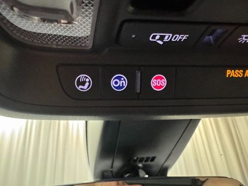 Used 2025 Cadillac XT6 Premium Luxury image 44