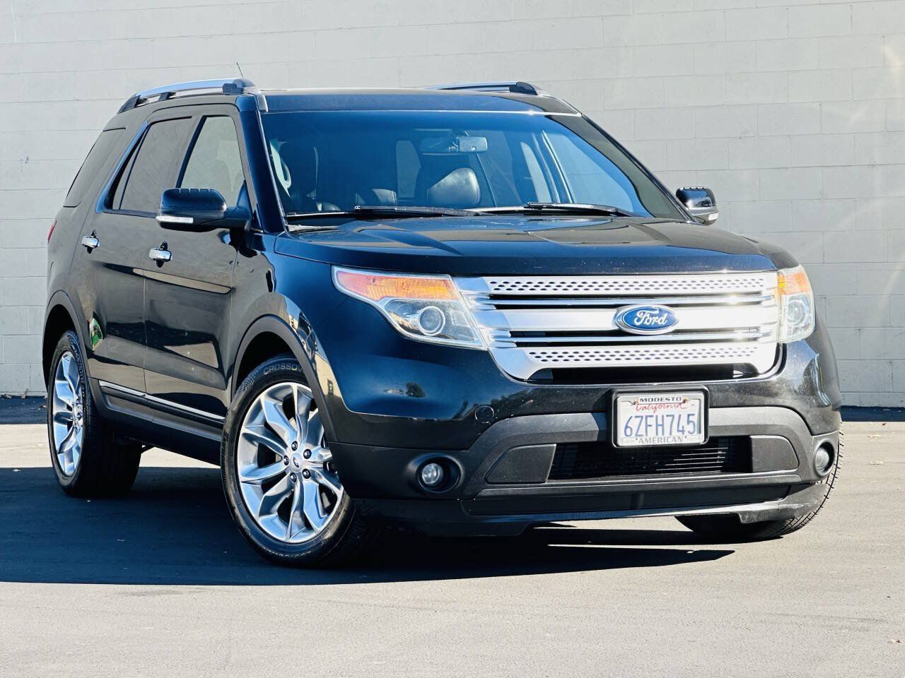 Used 2013 Ford Explorer XLT FWD image 1