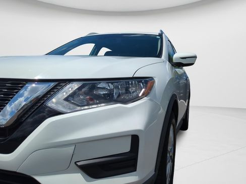 Used 2020 Nissan Rogue SV FWD image 25