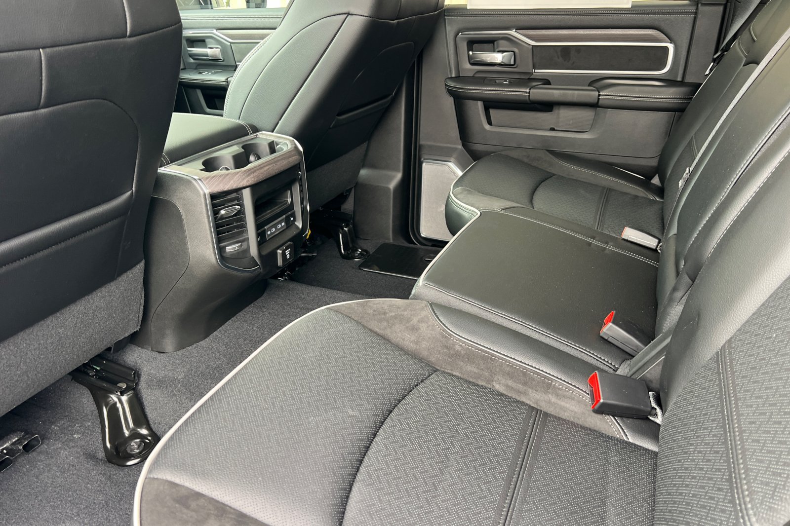 New 2026 RAM 3500 Laramie AWD/4WD image 15