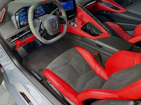 Used 2024 Chevrolet Corvette Stingray Premium Conv w/ Z51 Performance Package RWD image 23