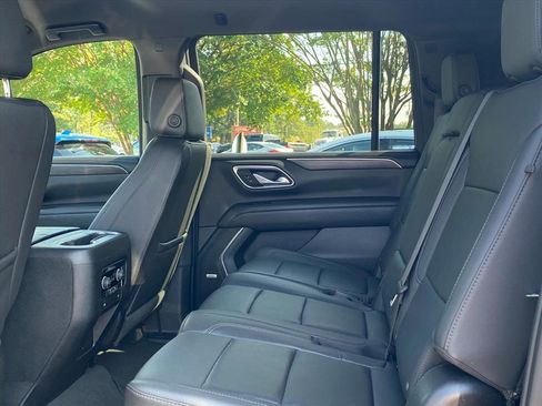 Used 2024 Chevrolet Suburban LT image 19