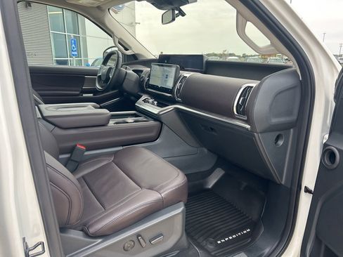 Used 2025 Ford Expedition Max Platinum w/ Platinum Ultimate Package image 10