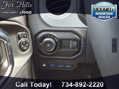 Used 2025 Jeep Wrangler Unlimited Sahara w/ Safety Group AWD/4WD image 16
