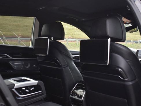 Used 2018 BMW 750i xDrive image 22