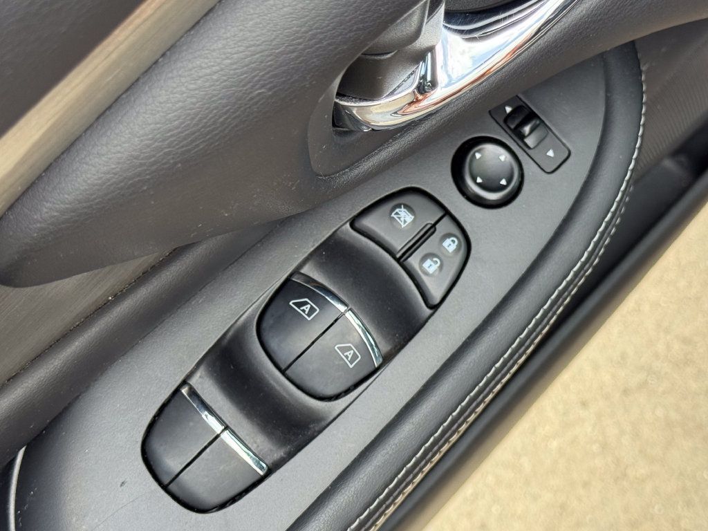 Used 2015 Nissan Murano Platinum w/ Platinum Technology Package AWD/4WD image 4